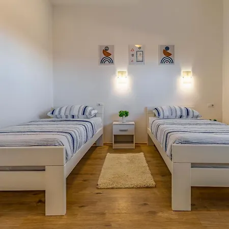 Apartamento Big With Free Parking Pula
