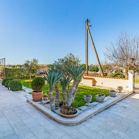 Apartment Big With Free Parking Pula