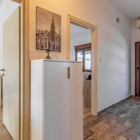 Big With Free Parking Apartman Pula