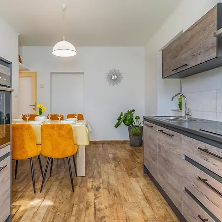 Big With Free Parking Pula