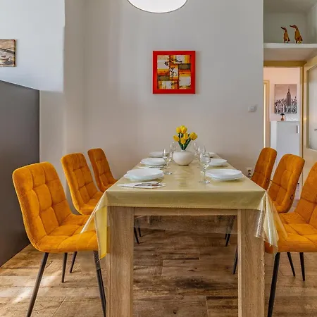 Big With Free Parking Apartman Pula
