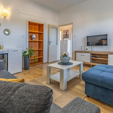 Big With Free Parking * Pula