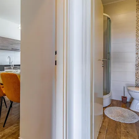 Apartment Big With Free Parking Pula