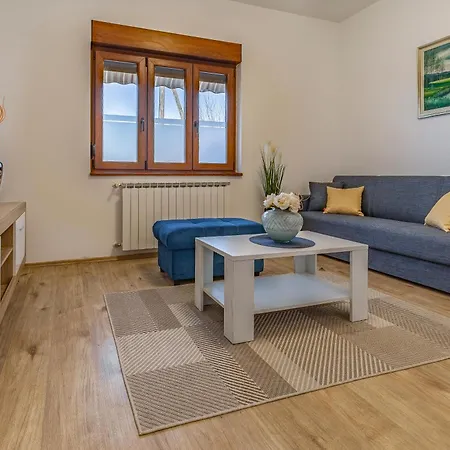 Big With Free Parking *