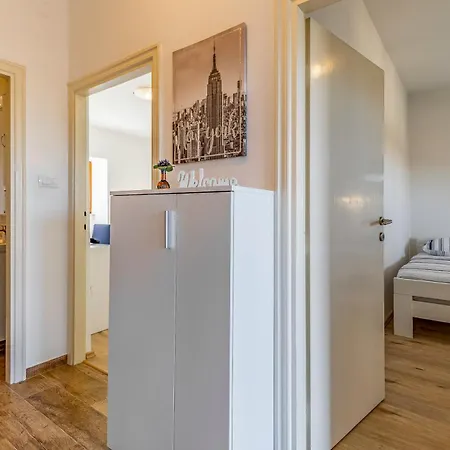 Apartment Big With Free Parking Pula