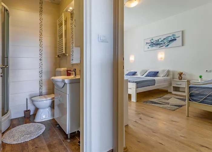 Big With Free Parking *