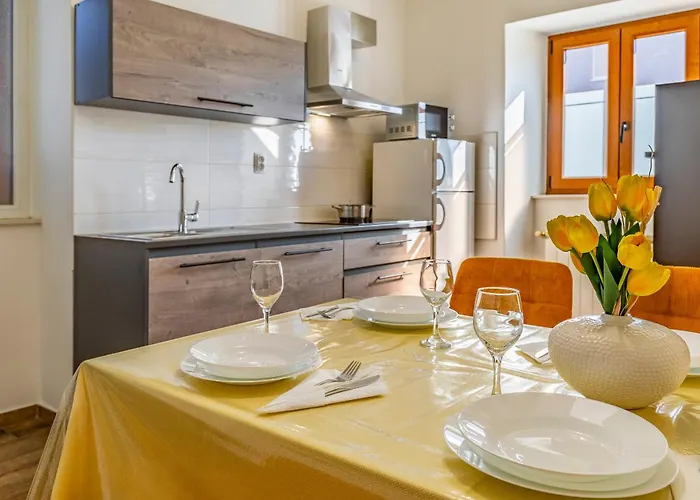 Big With Free Parking Apartment Pula