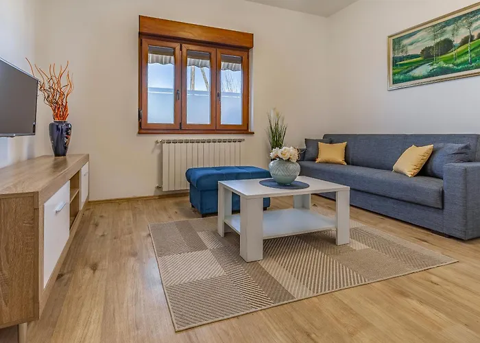 Big With Free Parking *