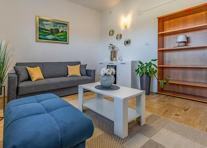 Big With Free Parking Apartment *