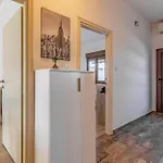 Big With Free Parking Appartement Pula