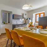 Big With Free Parking Appartement *